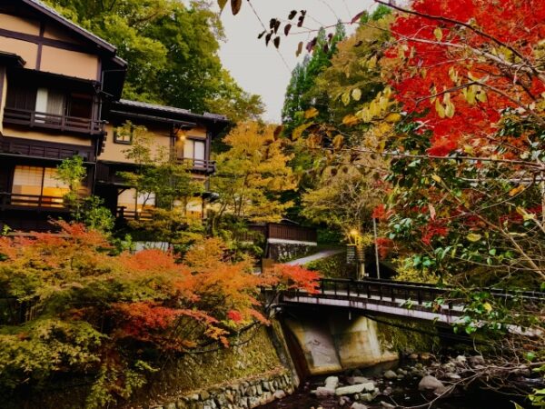 黒川温泉の紅葉風景