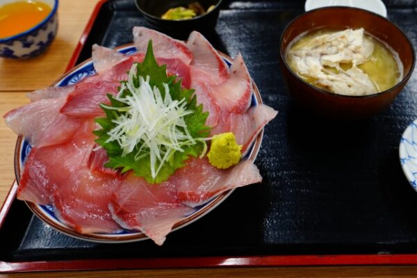 氷見市の冬の名物。ひみ寒ブリ丼