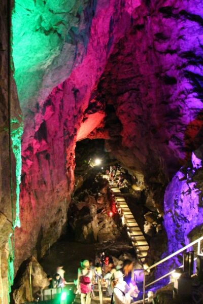 日原鍾乳洞の内部