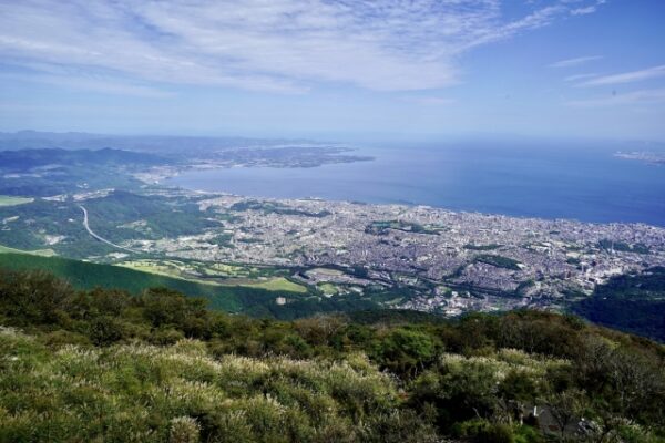 鶴見岳山頂からの別府湾の絶景